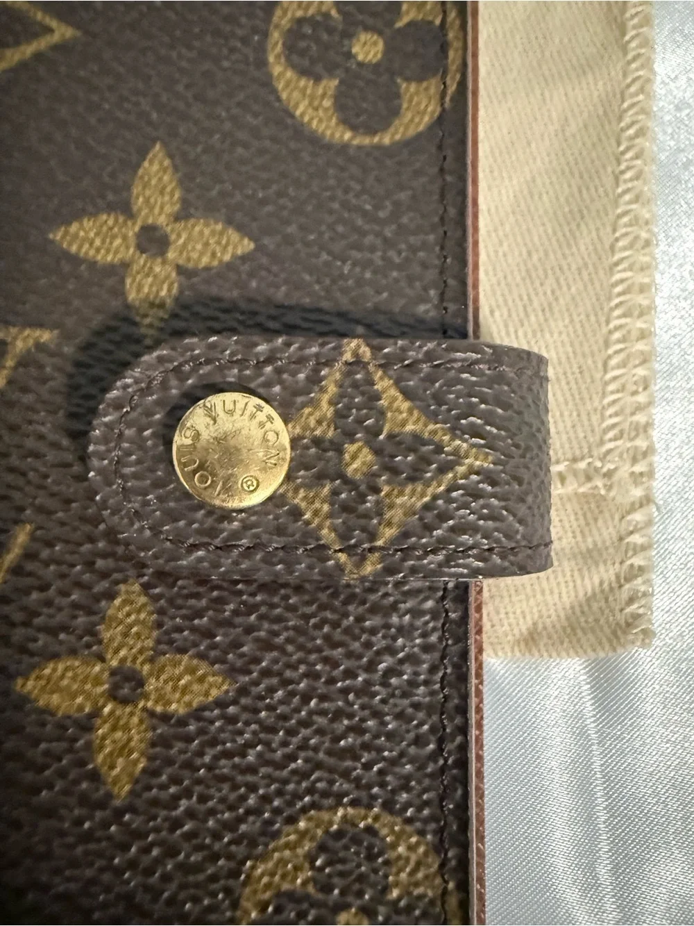 Louis Vuitton Authentic Agenda w/paper in Brown and Gold! With COA & Dust Bag!